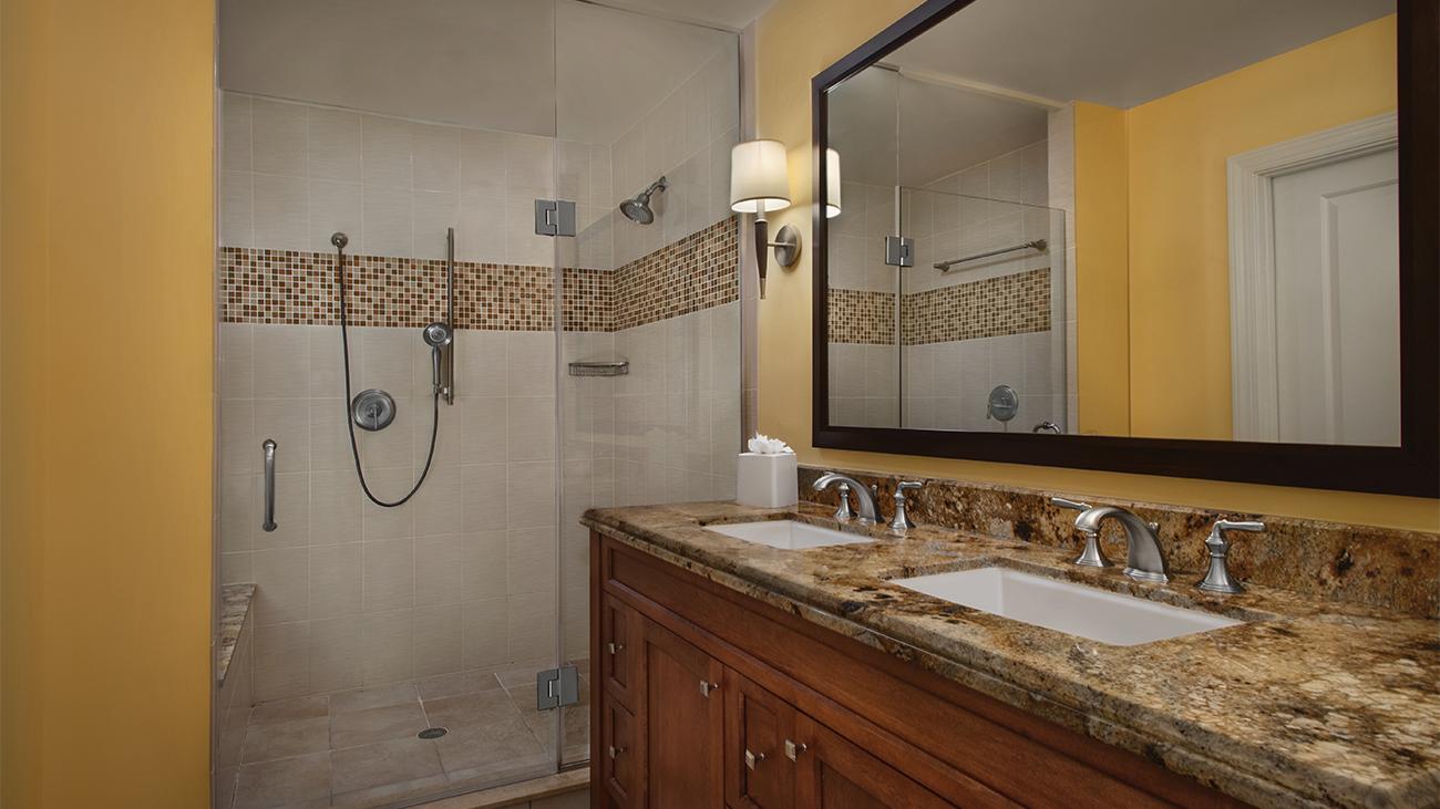 Master Bathroom (2-Bedroom Deluxe Townhome)